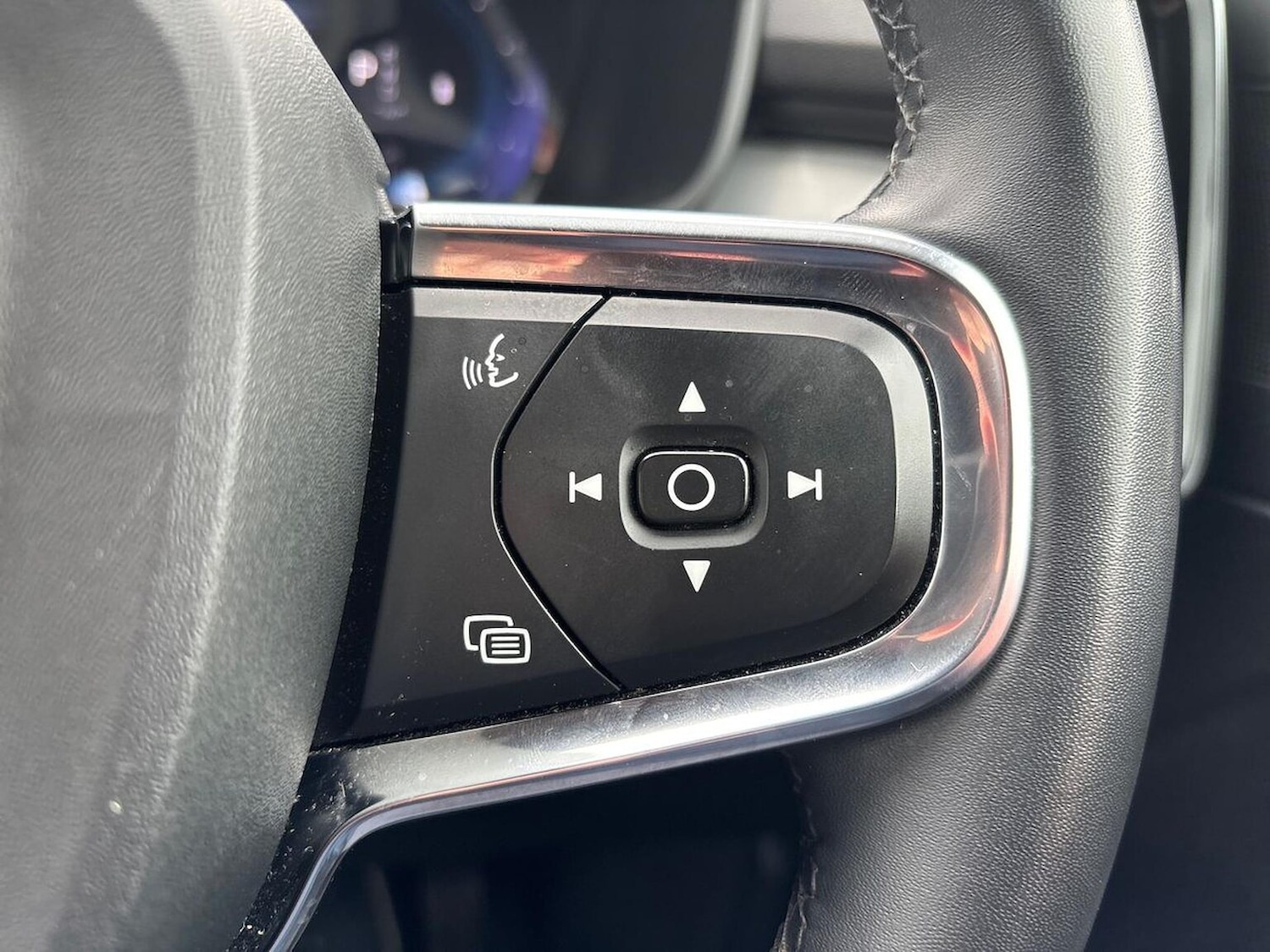 Used Volvo XC40 2023 for sale - 76637664: Photo 25