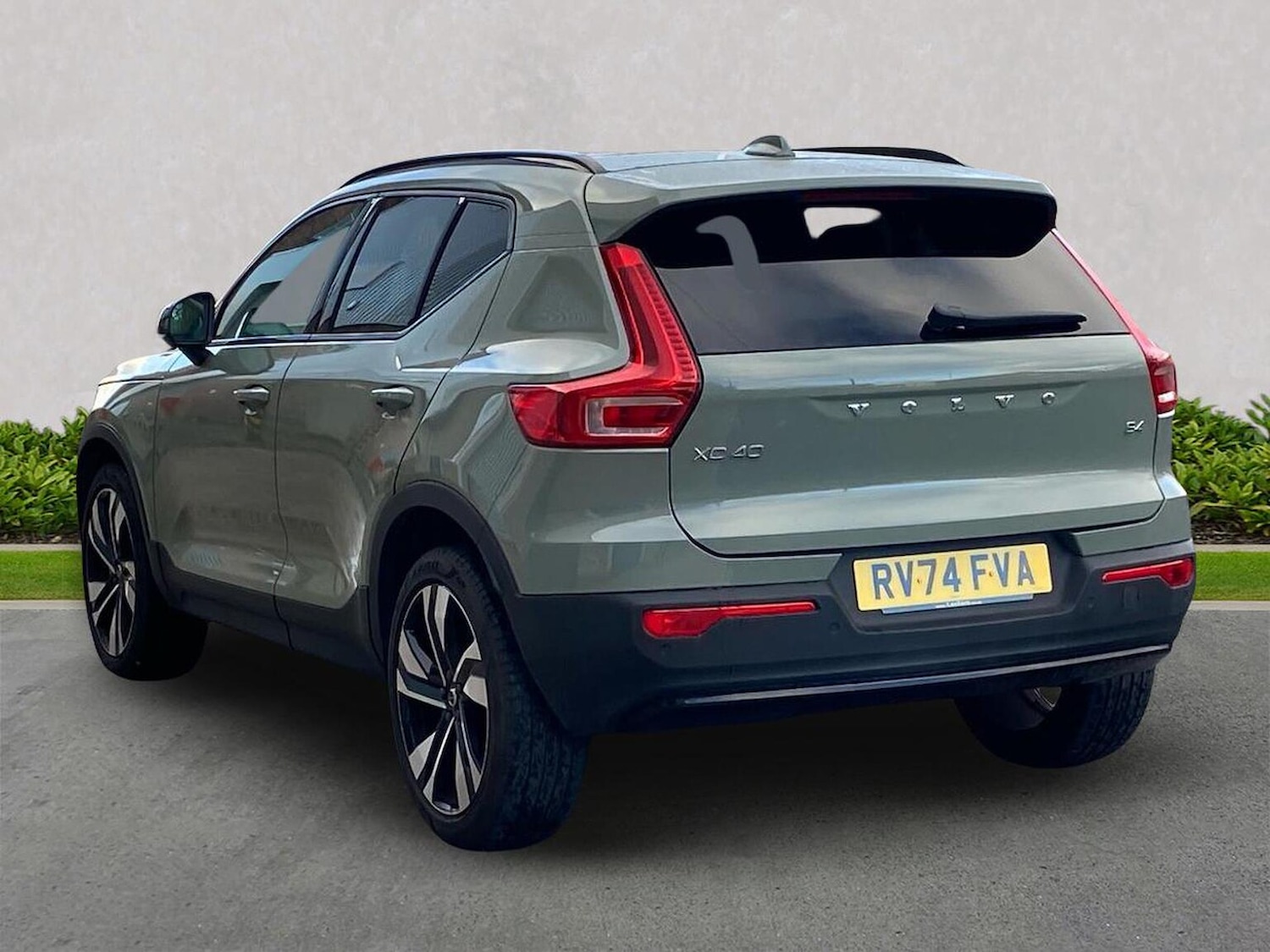Used Volvo XC40 2025 for sale - 77056996: Photo 2
