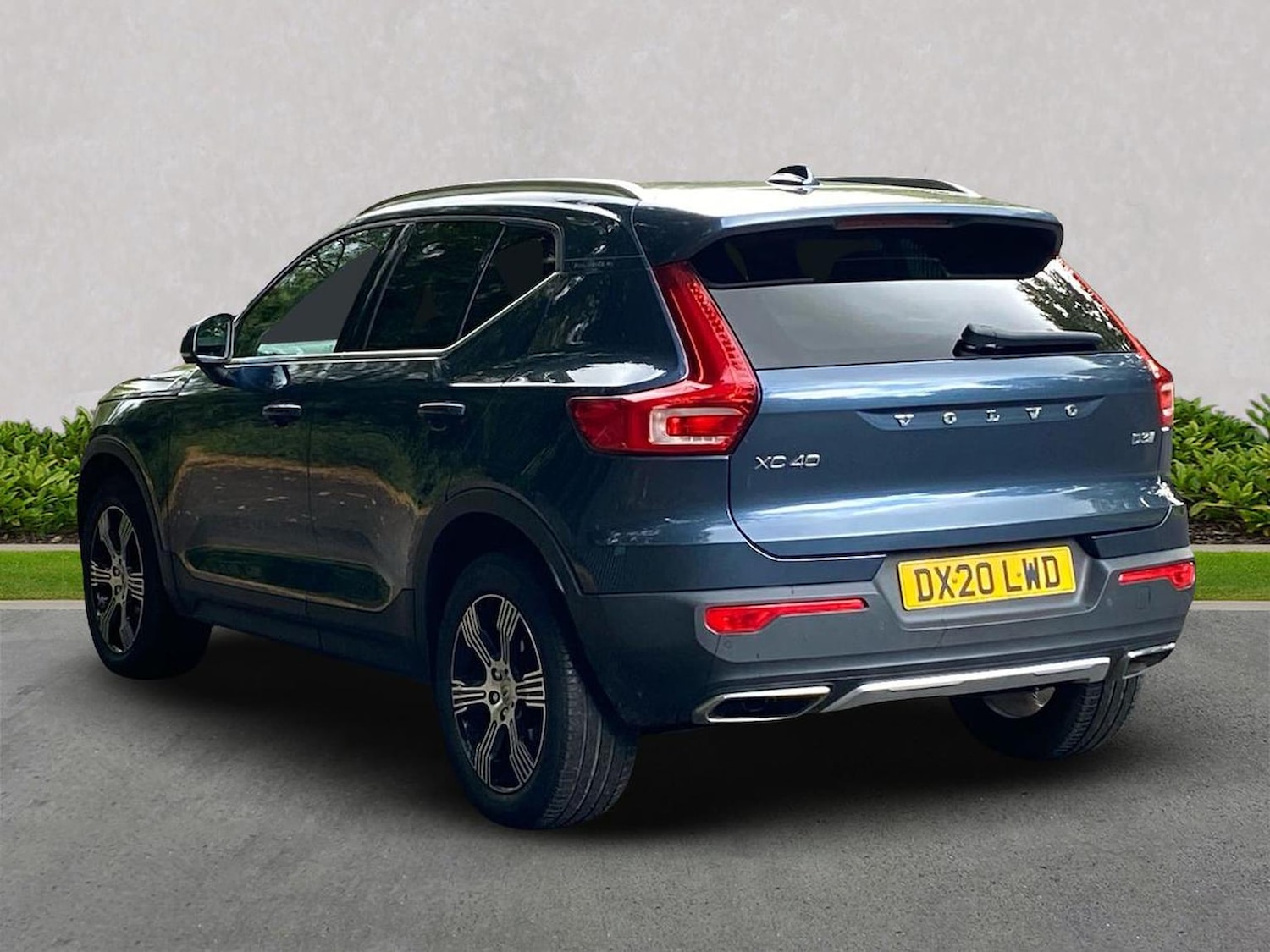 Used Volvo XC40 2020 for sale - 76065653: Photo 2