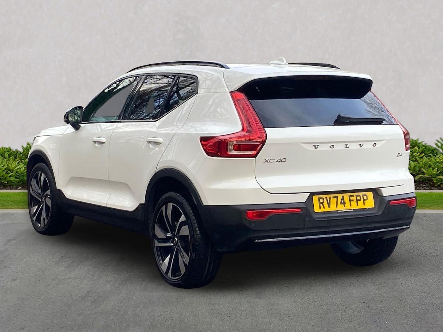 Used Volvo XC40 2025 for sale - 77489637: Photo 2