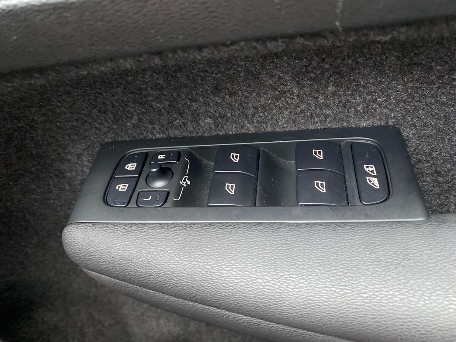 Used Volvo XC40 2025 for sale - 77489637: Photo 21