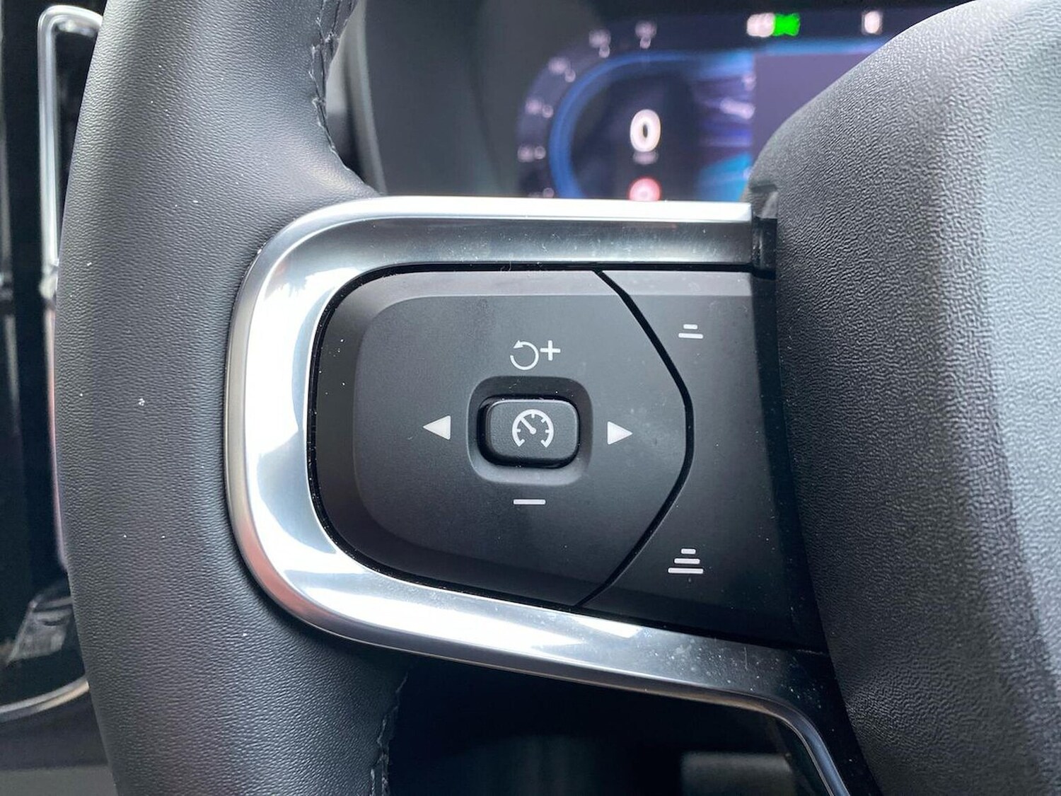 Used Volvo XC40 2025 for sale - 77489637: Photo 26