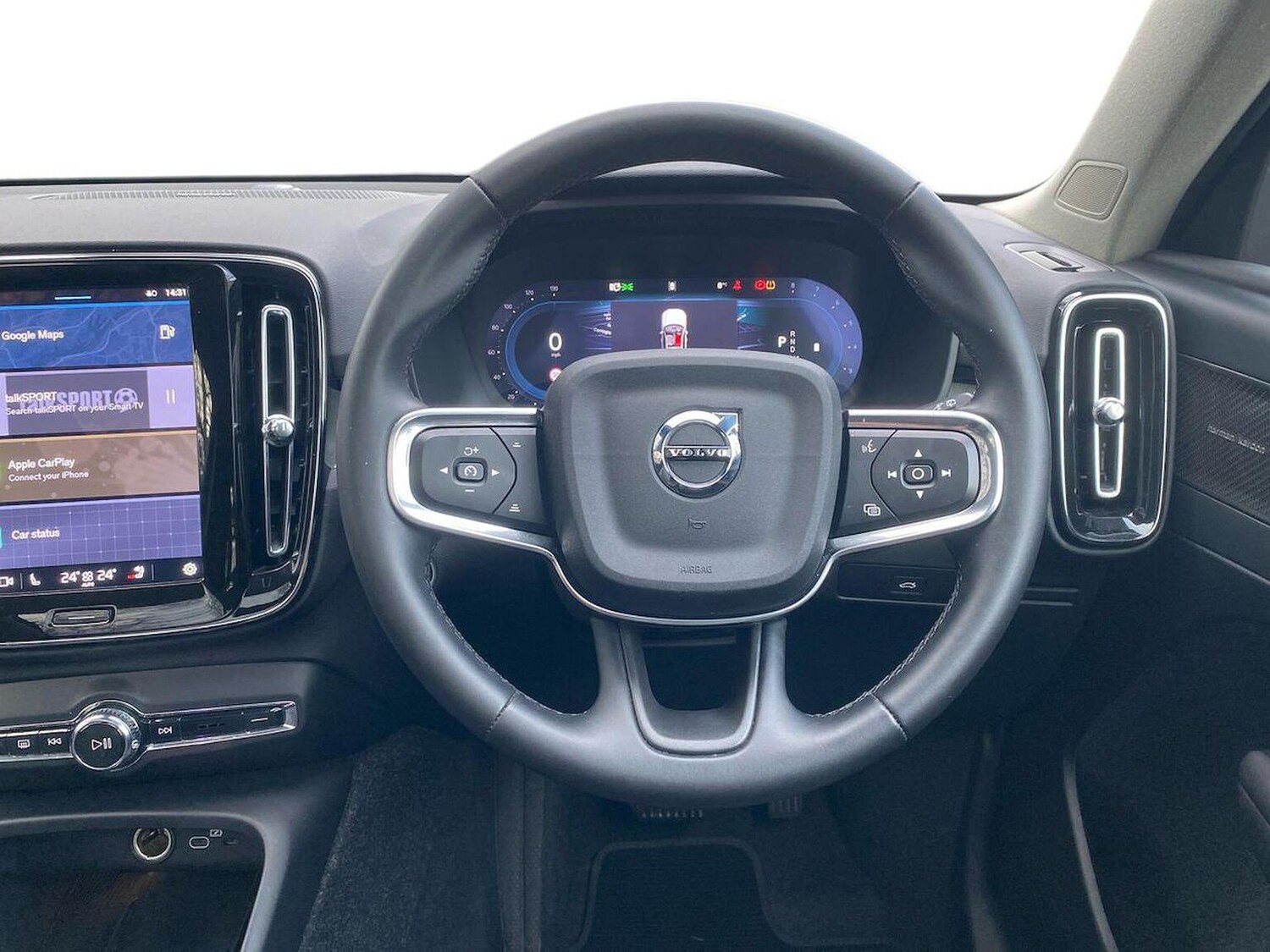 Used Volvo XC40 2025 for sale - 77489637: Photo 9