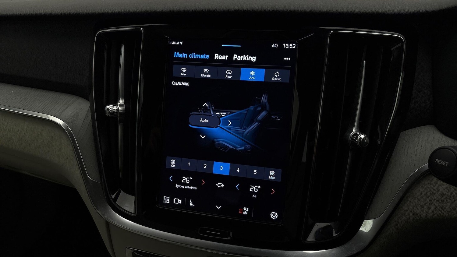 Used Volvo V60 2025 for sale - 76986955: Photo 25