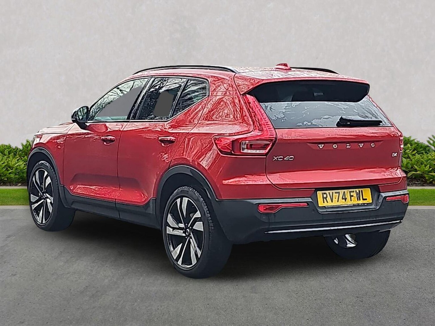 Used Volvo XC40 2025 for sale - 77687965: Photo 2