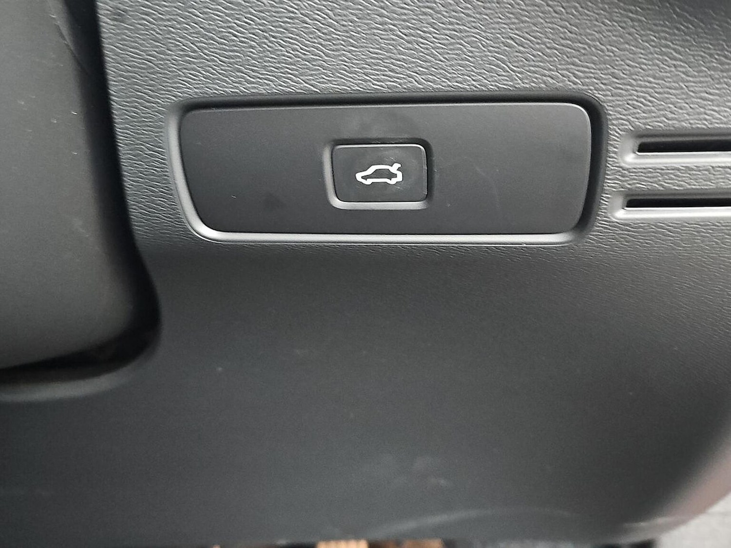 Used Volvo XC40 2025 for sale - 77687965: Photo 46