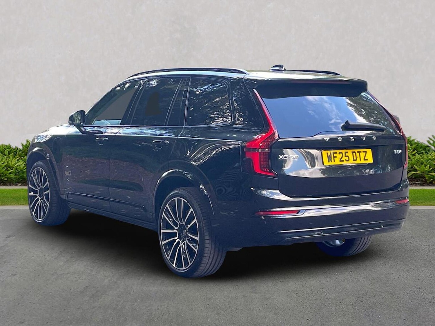 Used Volvo XC90 2025 for sale - 76040762: Photo 2