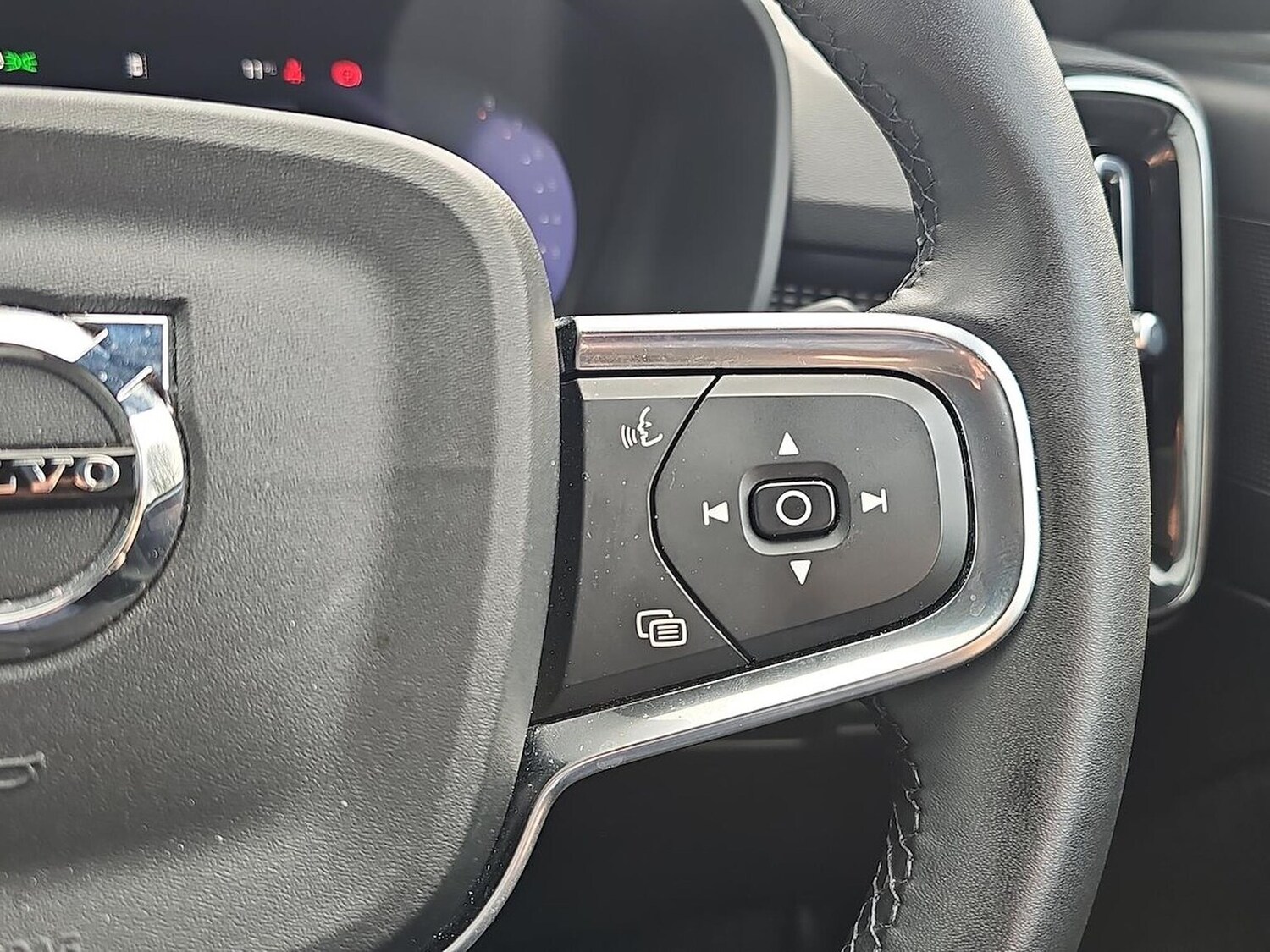 Used Volvo XC40 2024 for sale - 78191344: Photo 27