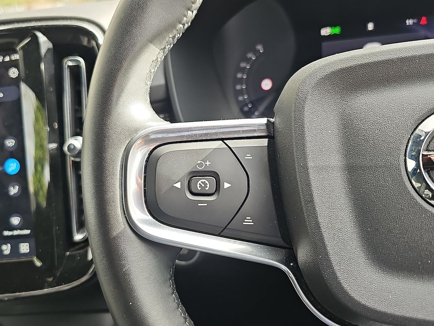 Used Volvo XC40 2024 for sale - 78191344: Photo 28