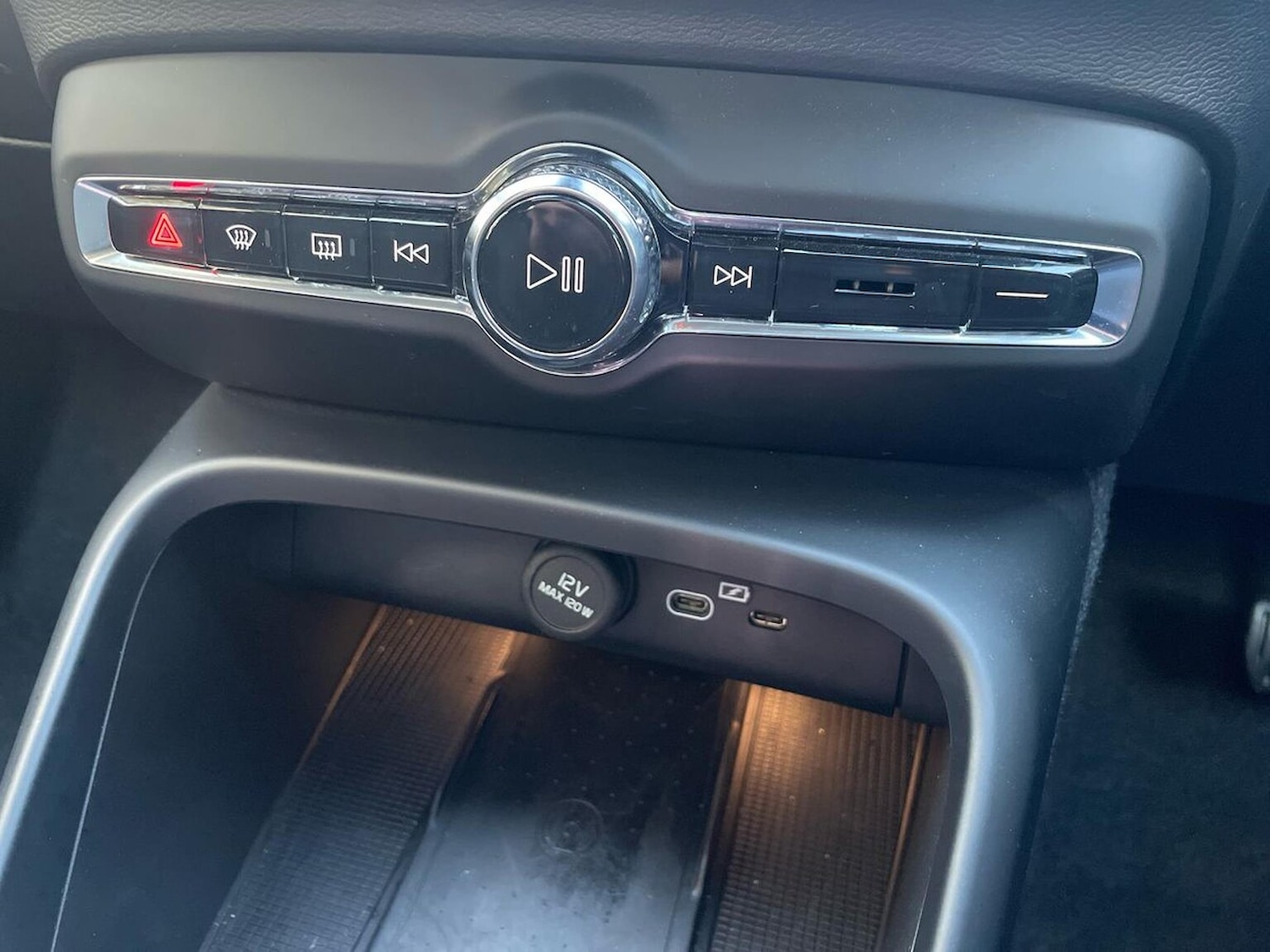 Used Volvo XC40 2025 for sale - 76396955: Photo 12