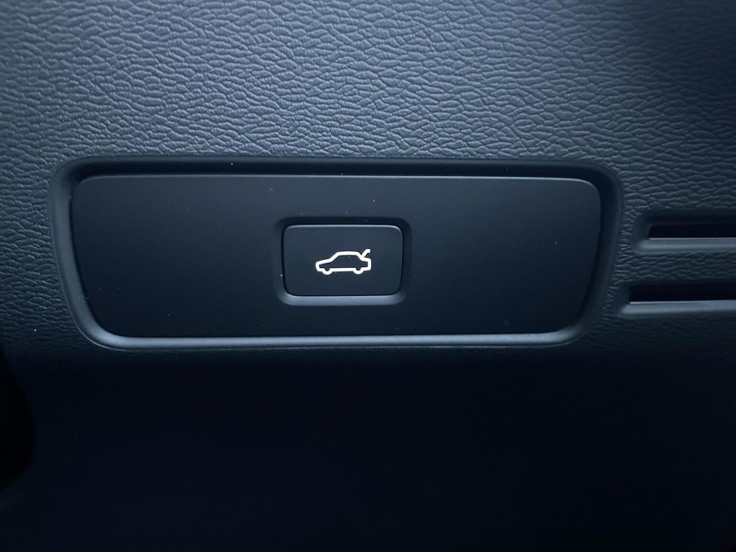 Used Volvo XC40 2025 for sale - 76396955: Photo 43