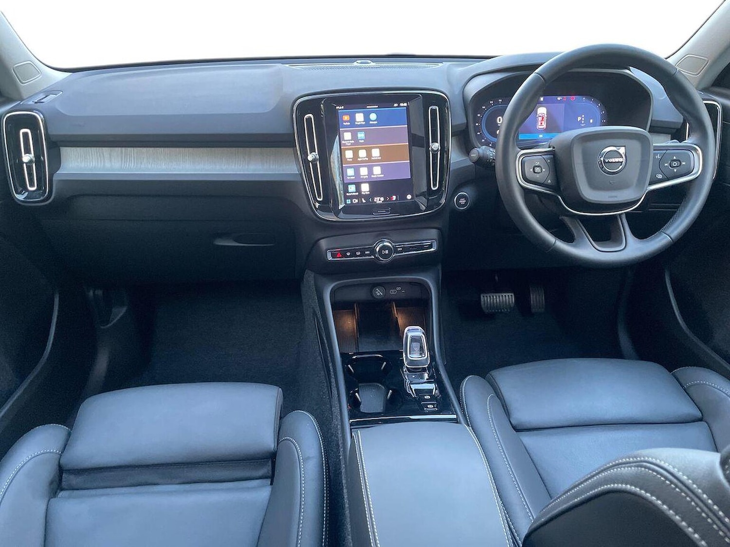 Used Volvo XC40 2025 for sale - 76396955: Photo 8