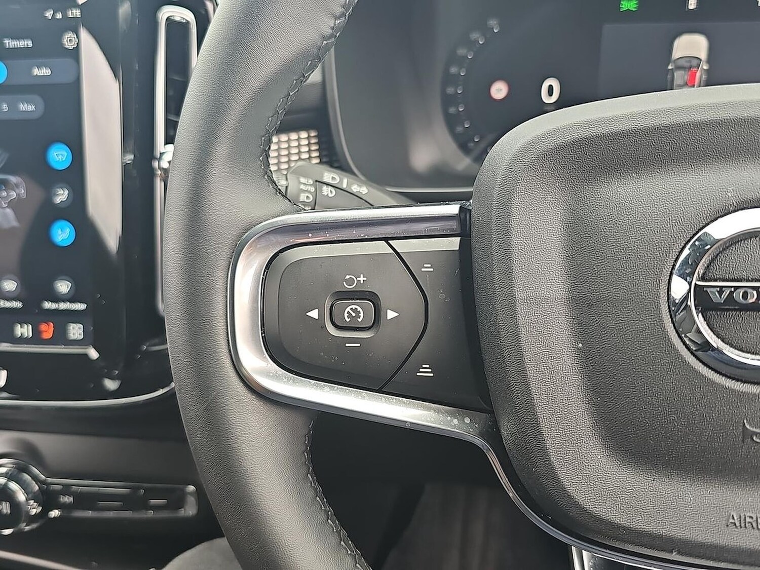 Used Volvo XC40 2025 for sale - 78191345: Photo 28