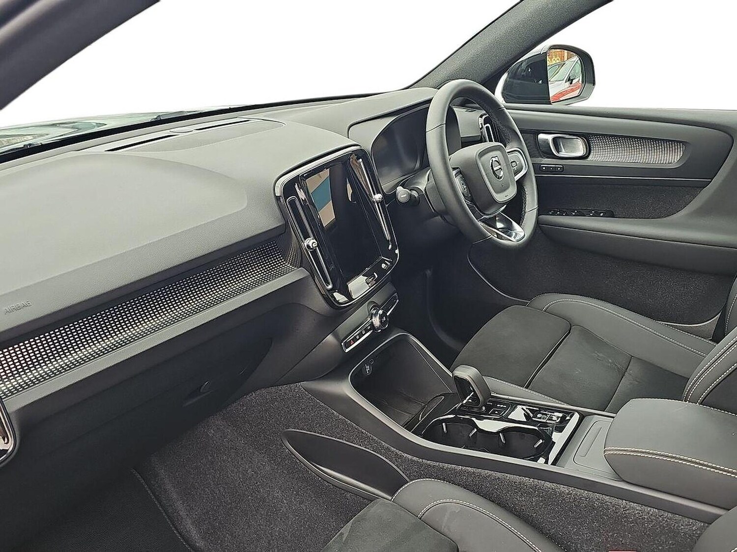 Used Volvo XC40 2025 for sale - 78191345: Photo 9