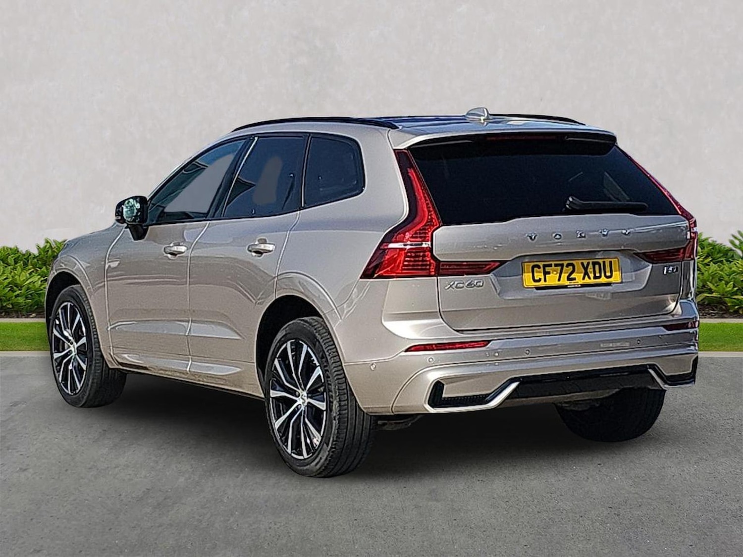 Used Volvo XC60 2023 for sale - 78191384: Photo 2