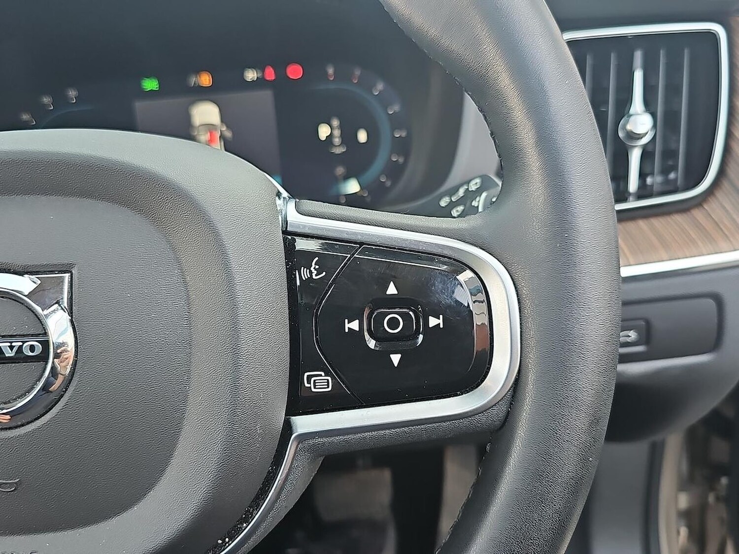 Used Volvo XC60 2023 for sale - 78191384: Photo 27