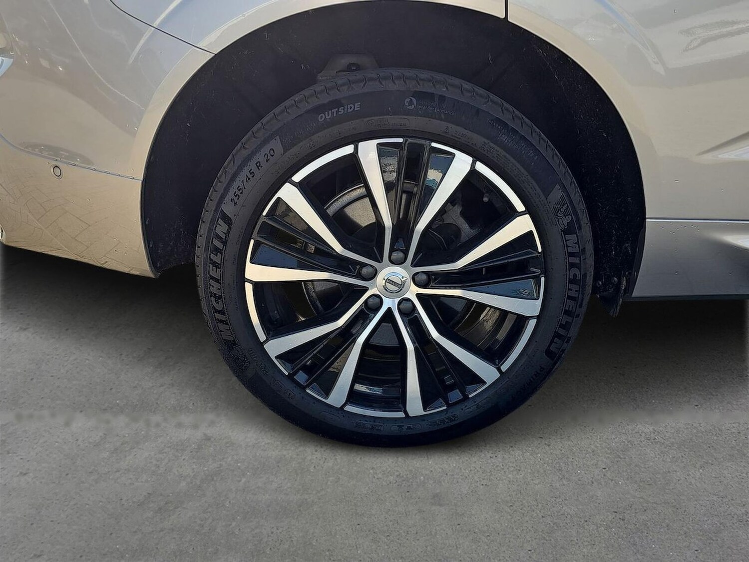 Used Volvo XC60 2023 for sale - 78191384: Photo 8