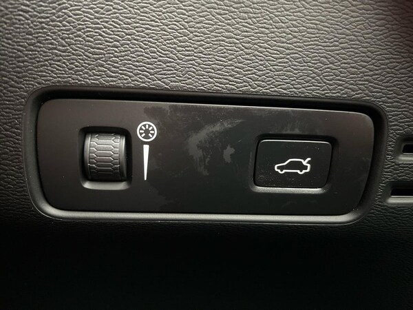 Used Volvo XC40 2021 for sale - 76225140: Photo 34