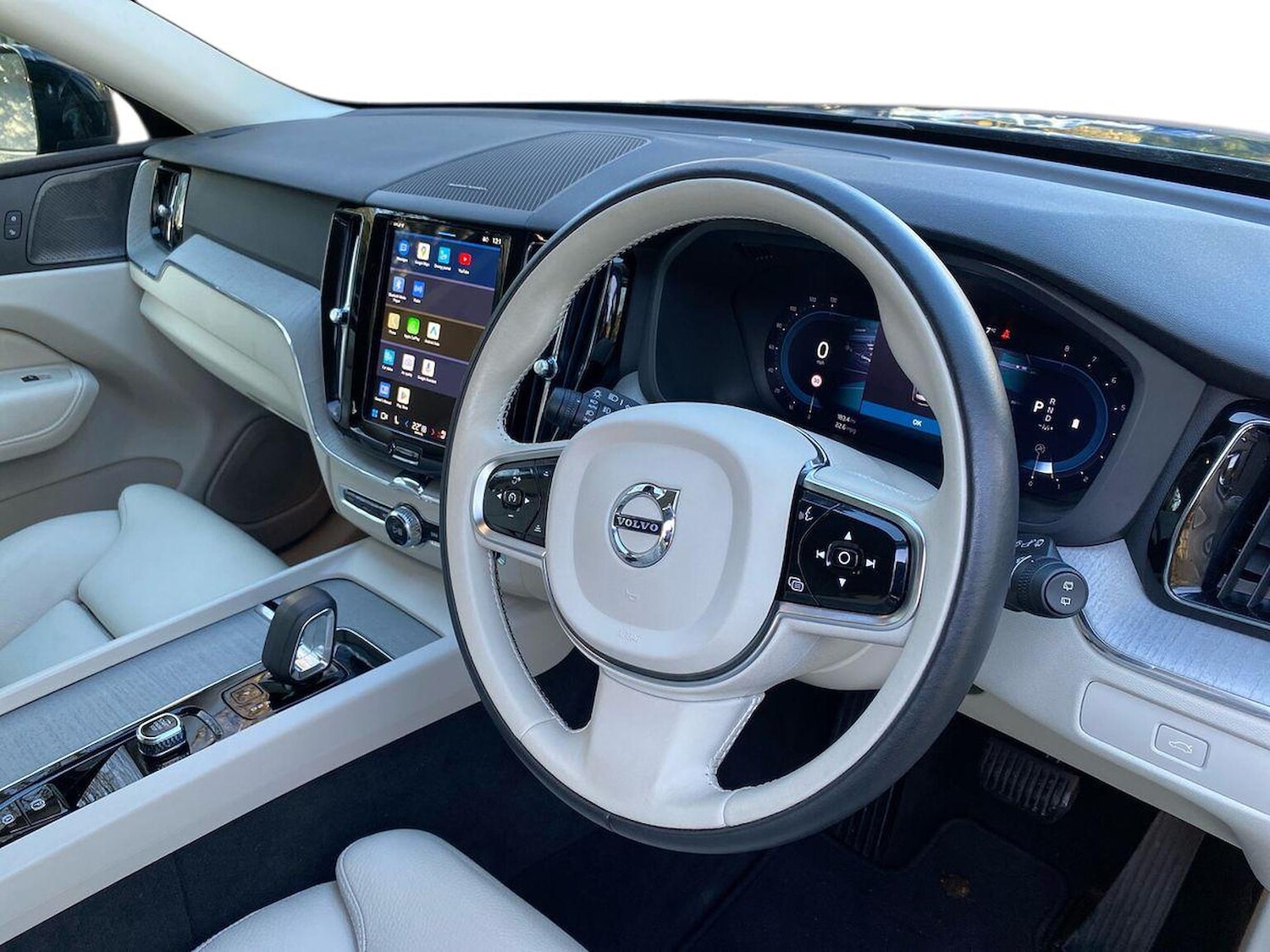 Used Volvo XC60 2023 for sale - 76693421: Photo 15