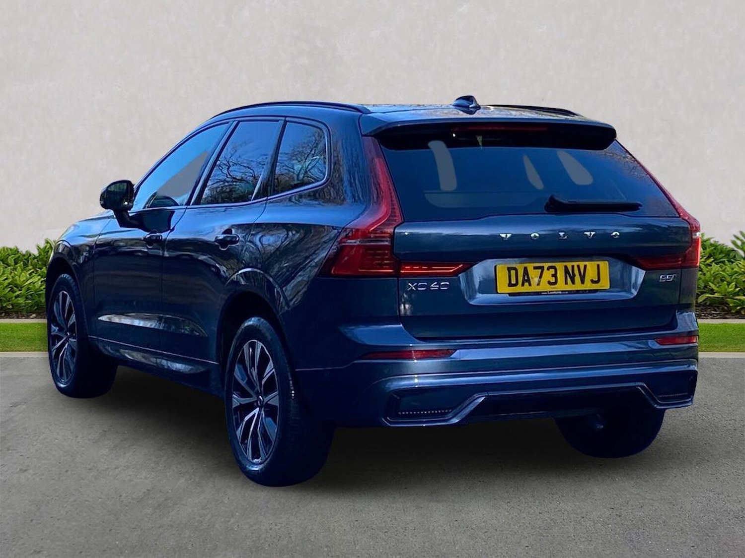 Used Volvo XC60 2023 for sale - 76693421: Photo 2