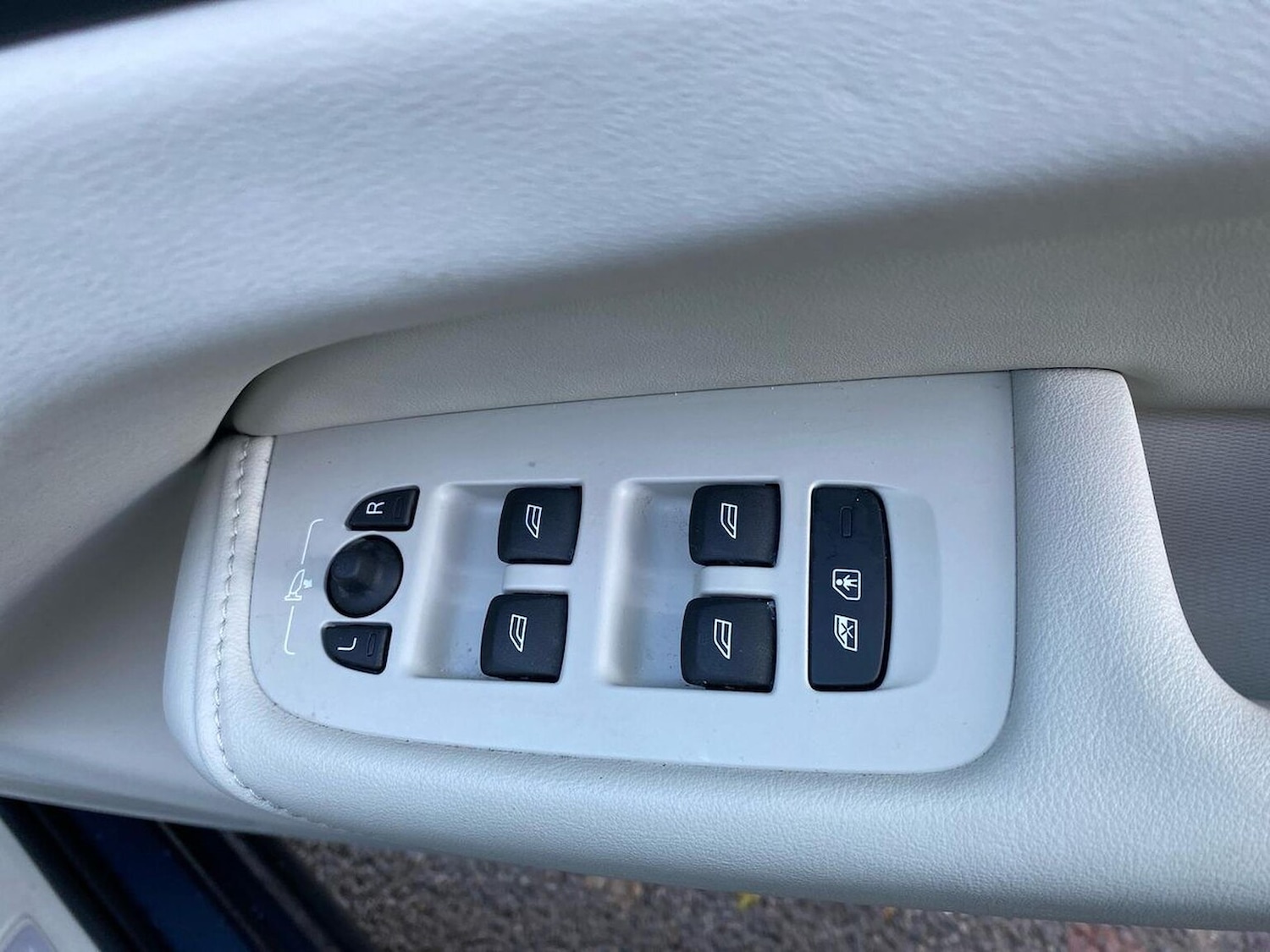 Used Volvo XC60 2023 for sale - 76693421: Photo 21