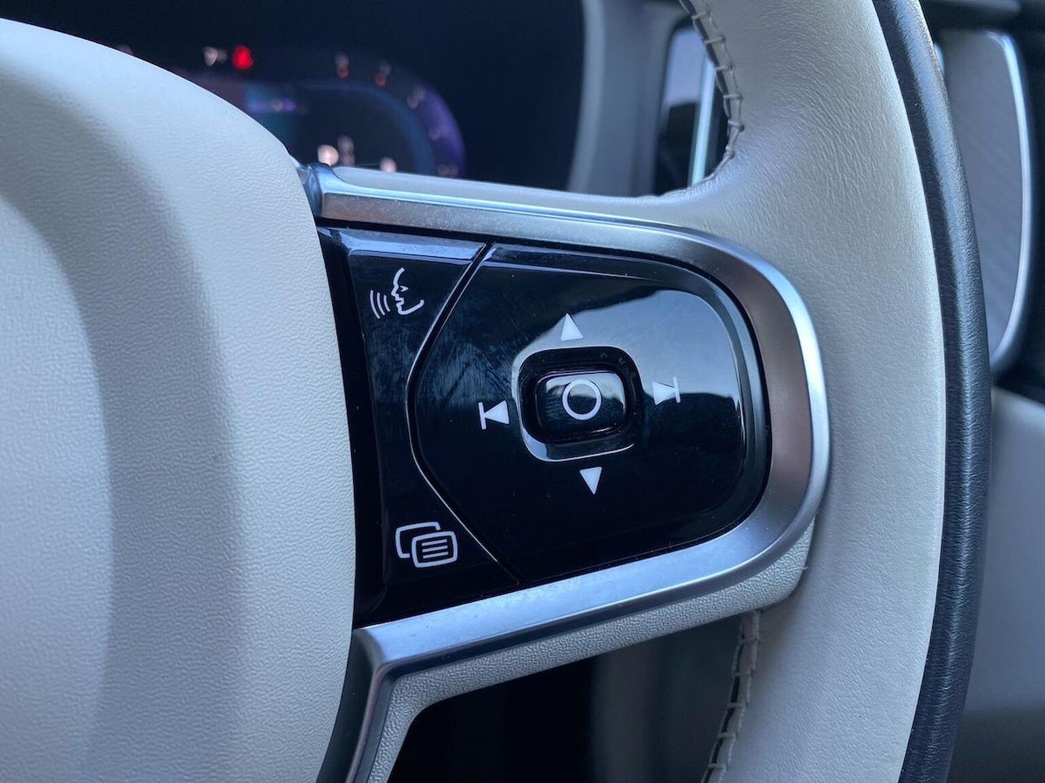 Used Volvo XC60 2023 for sale - 76693421: Photo 27