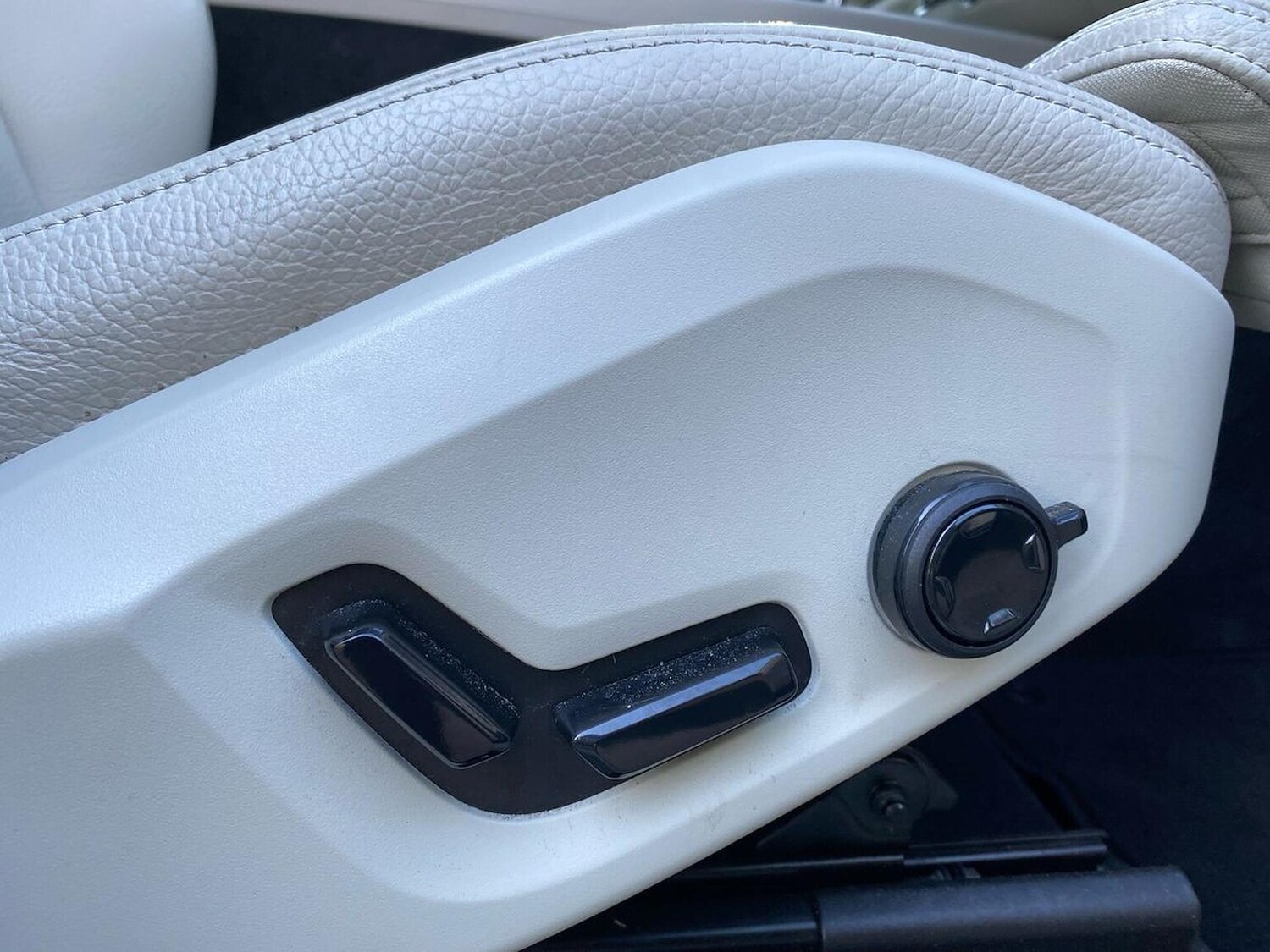 Used Volvo XC60 2023 for sale - 76693421: Photo 30