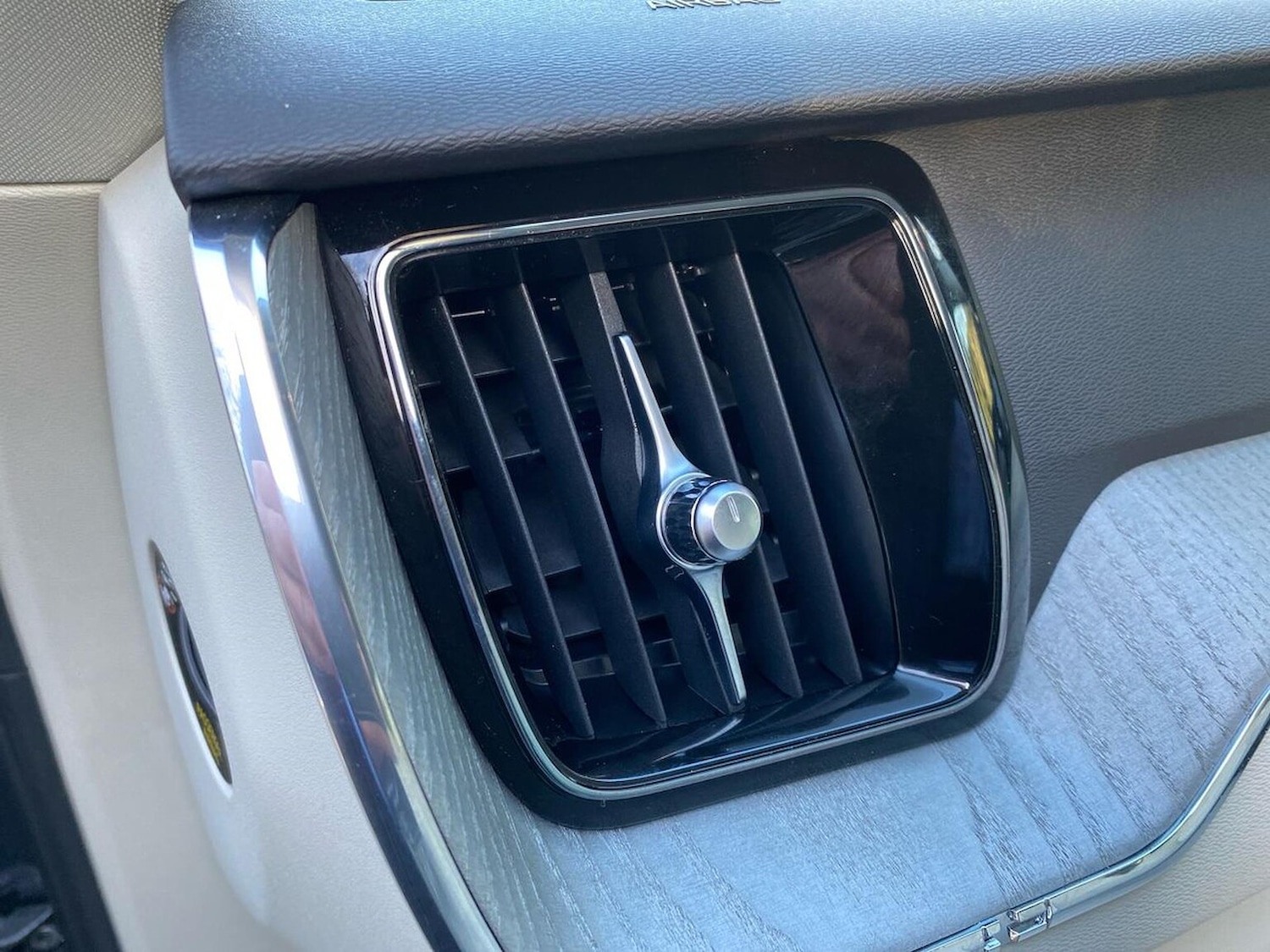 Used Volvo XC60 2023 for sale - 76693421: Photo 32