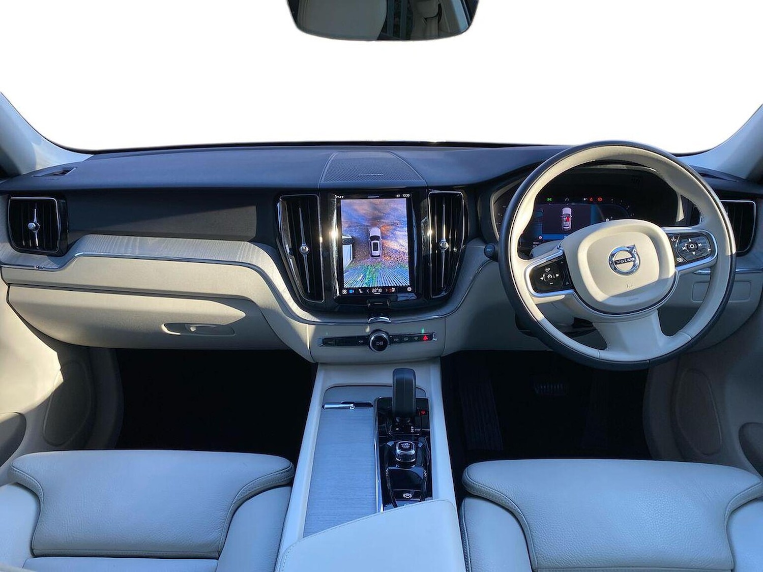 Used Volvo XC60 2023 for sale - 76693421: Photo 8