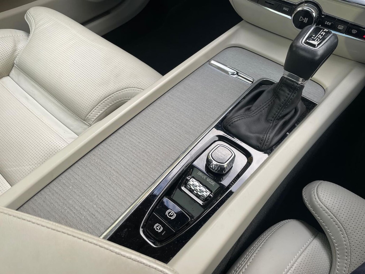 Used Volvo V60 2018 for sale - 76382645: Photo 13