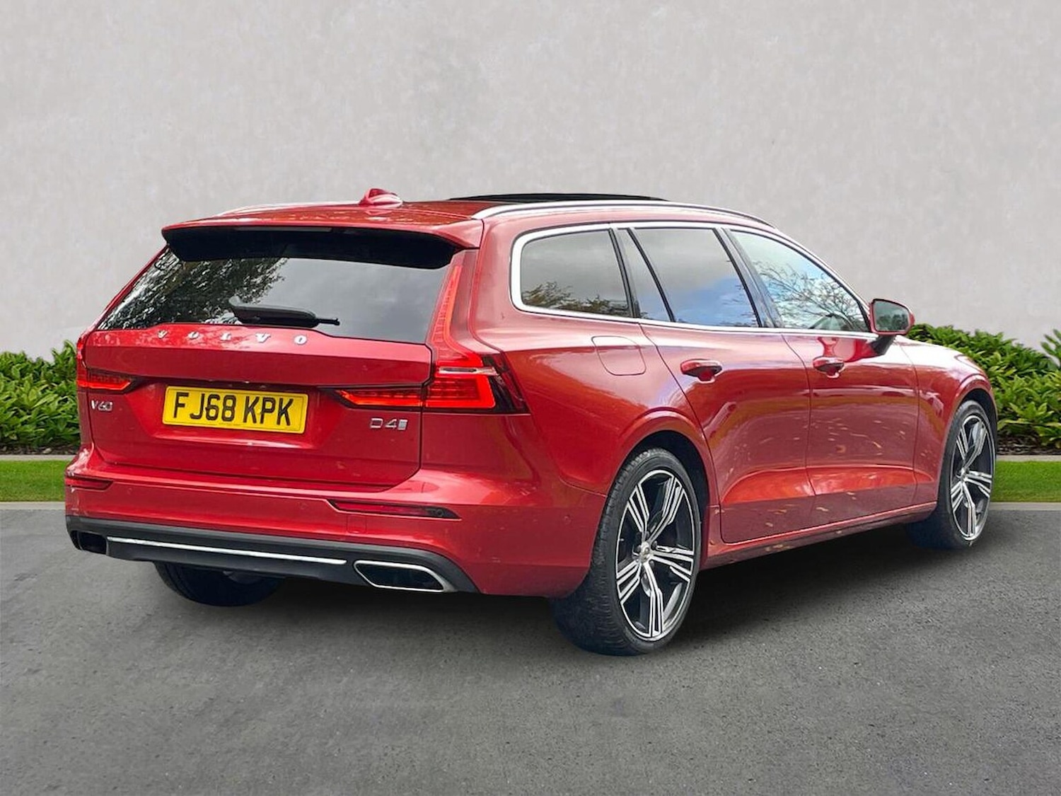 Used Volvo V60 2018 for sale - 76382645: Photo 2