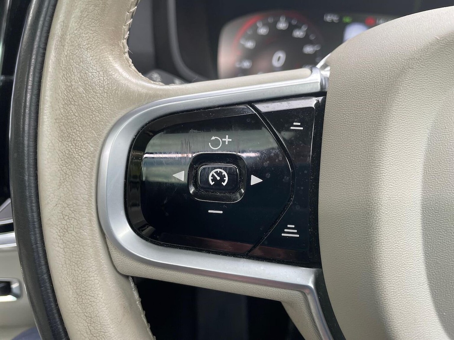 Used Volvo V60 2018 for sale - 76382645: Photo 27