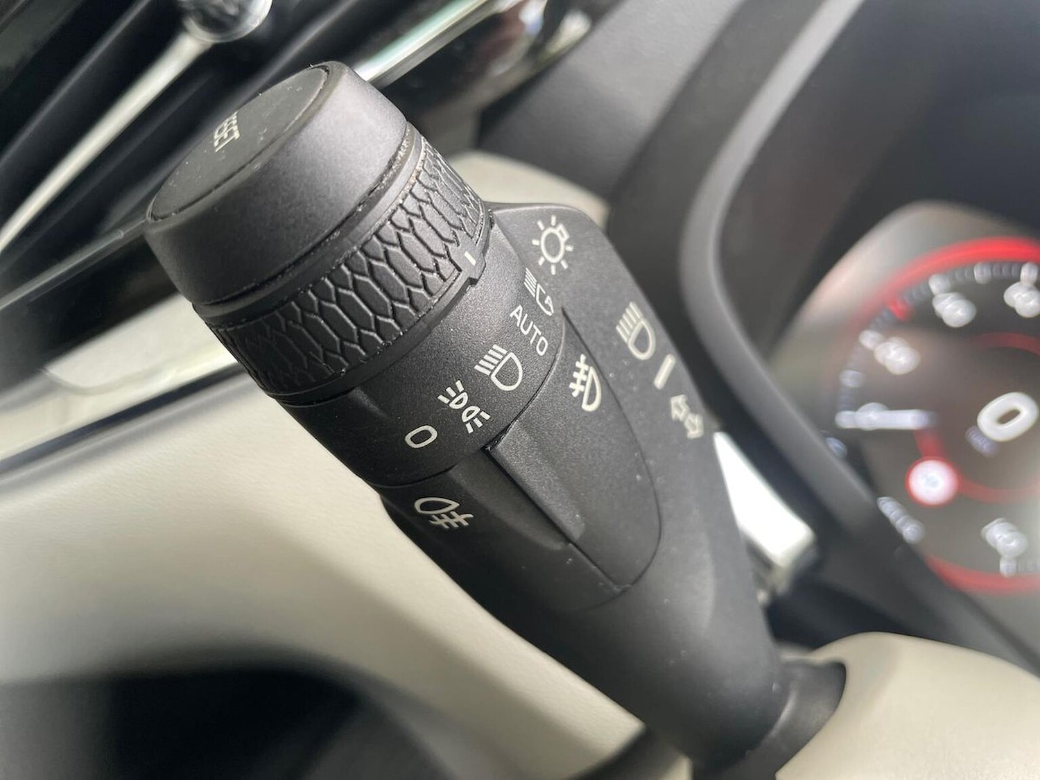 Used Volvo V60 2018 for sale - 76382645: Photo 29