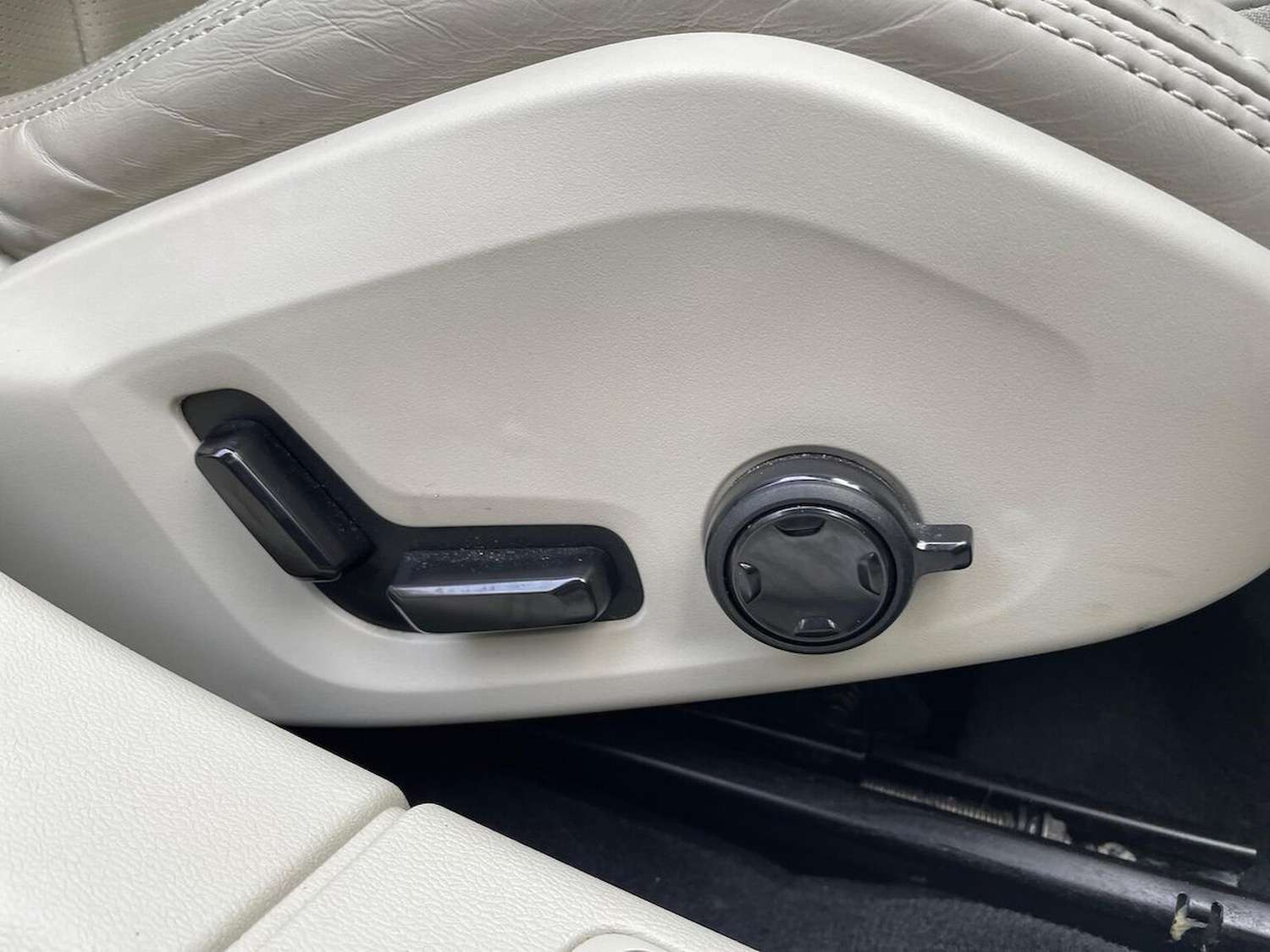 Used Volvo V60 2018 for sale - 76382645: Photo 30