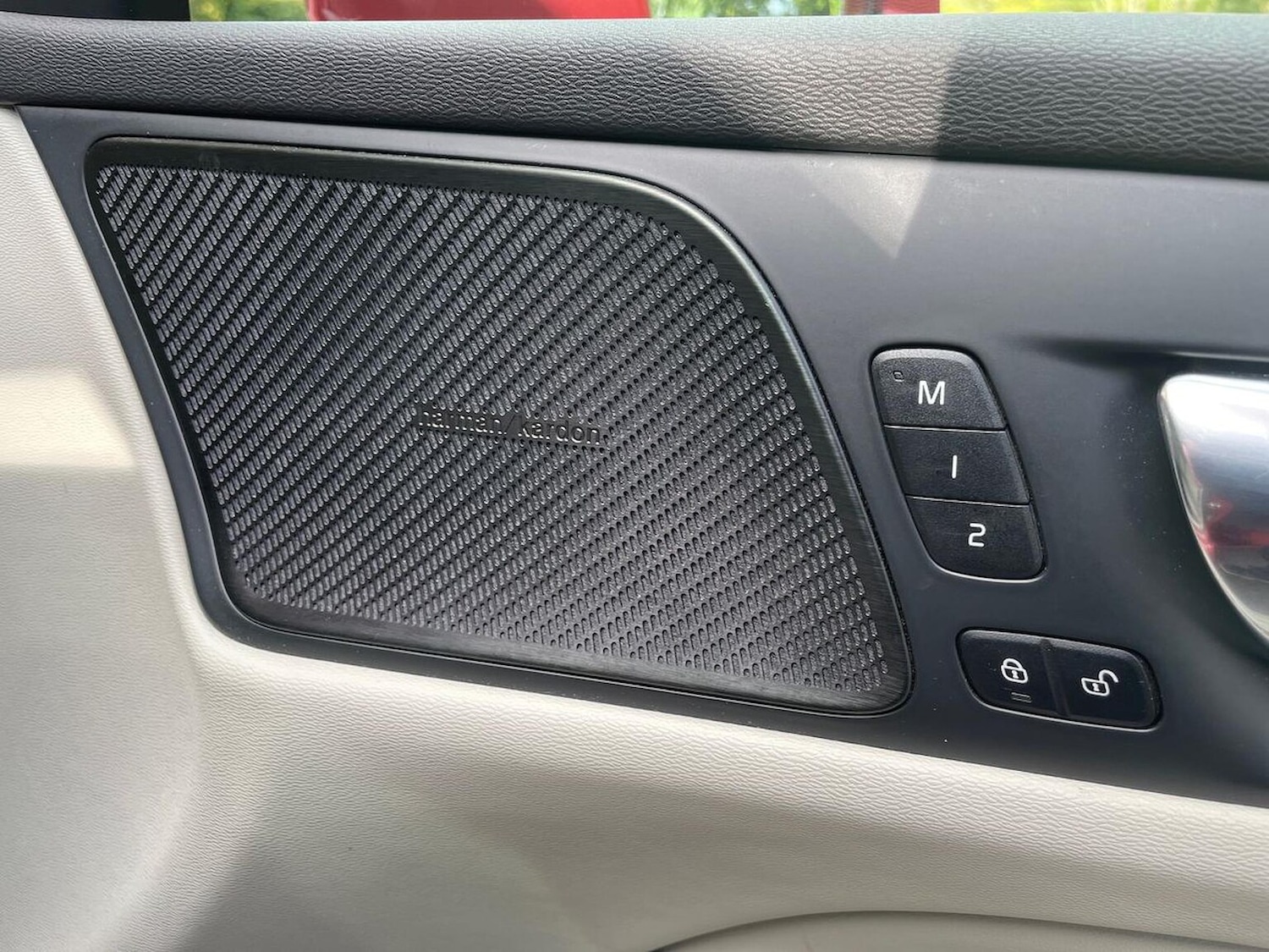 Used Volvo V60 2018 for sale - 76382645: Photo 31