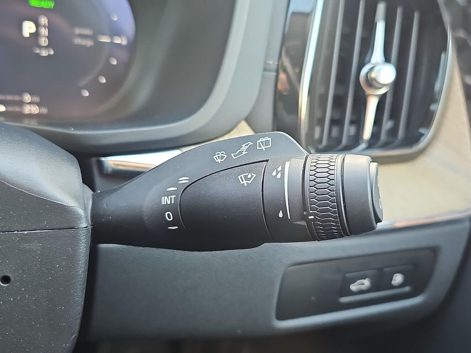 Used Volvo XC60 2025 for sale - 77845298: Photo 28