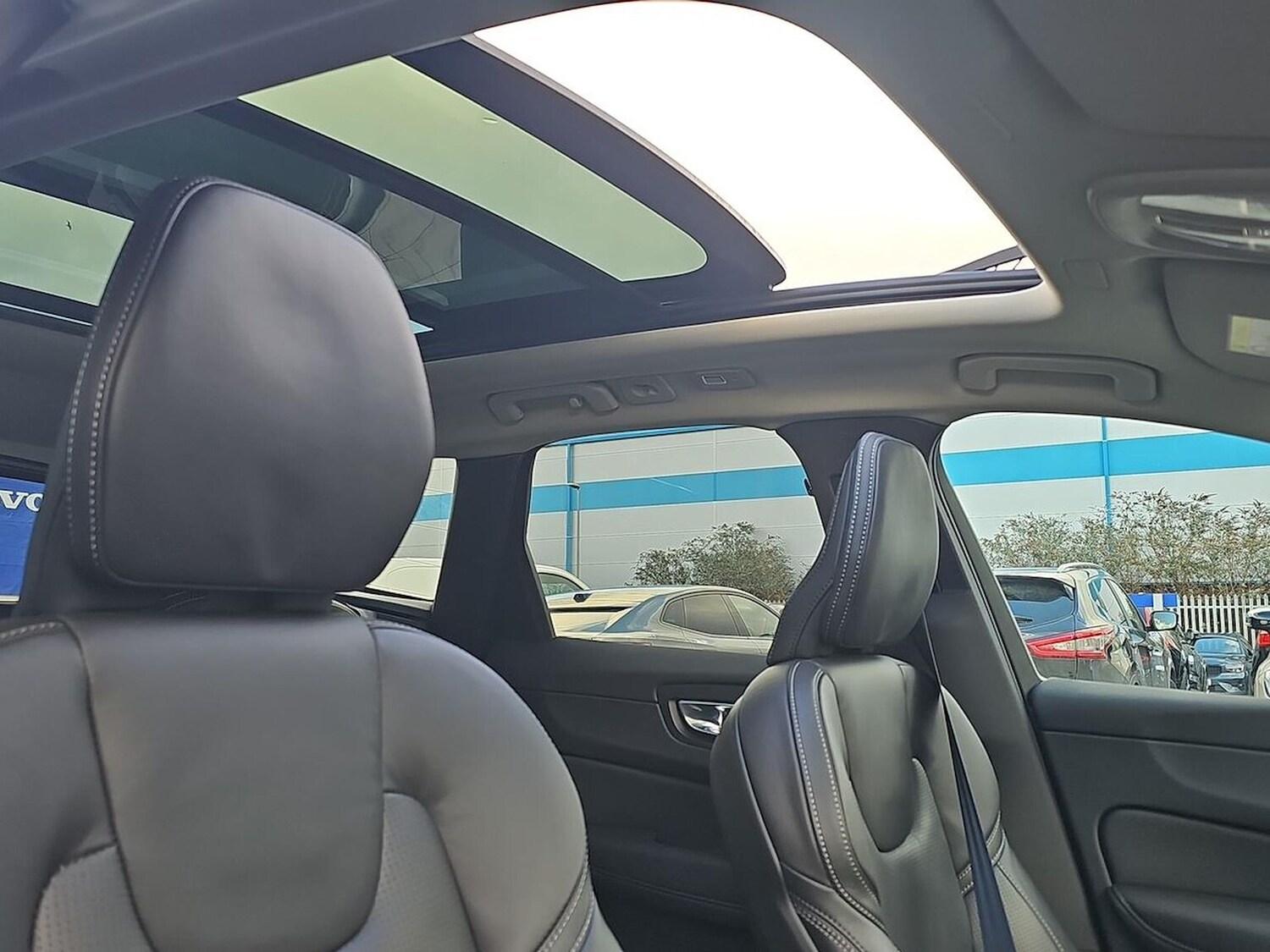 Used Volvo XC60 2025 for sale - 77845298: Photo 38