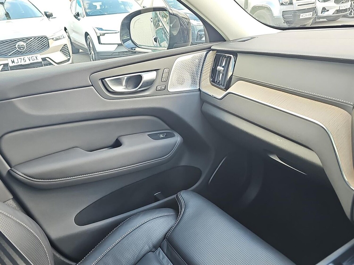 Used Volvo XC60 2025 for sale - 77845298: Photo 39