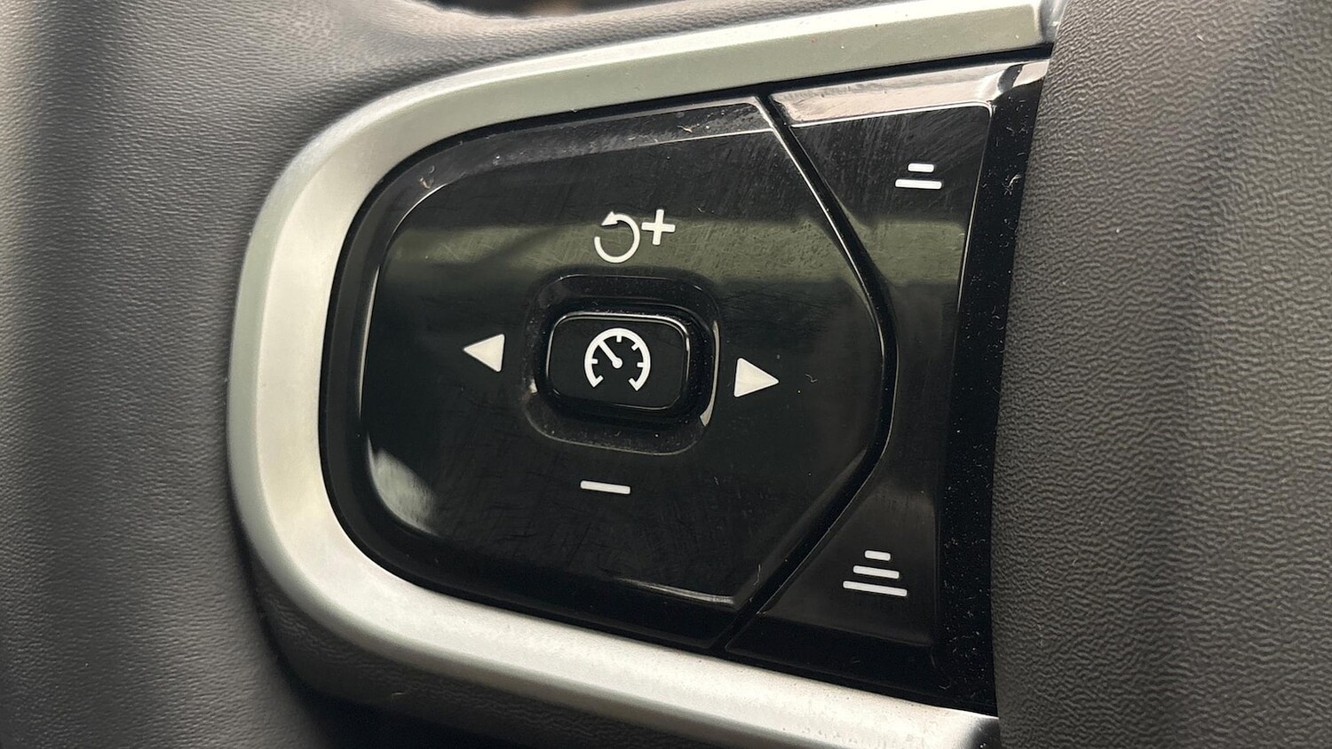 Used Volvo XC60 2025 for sale - 78139504: Photo 36