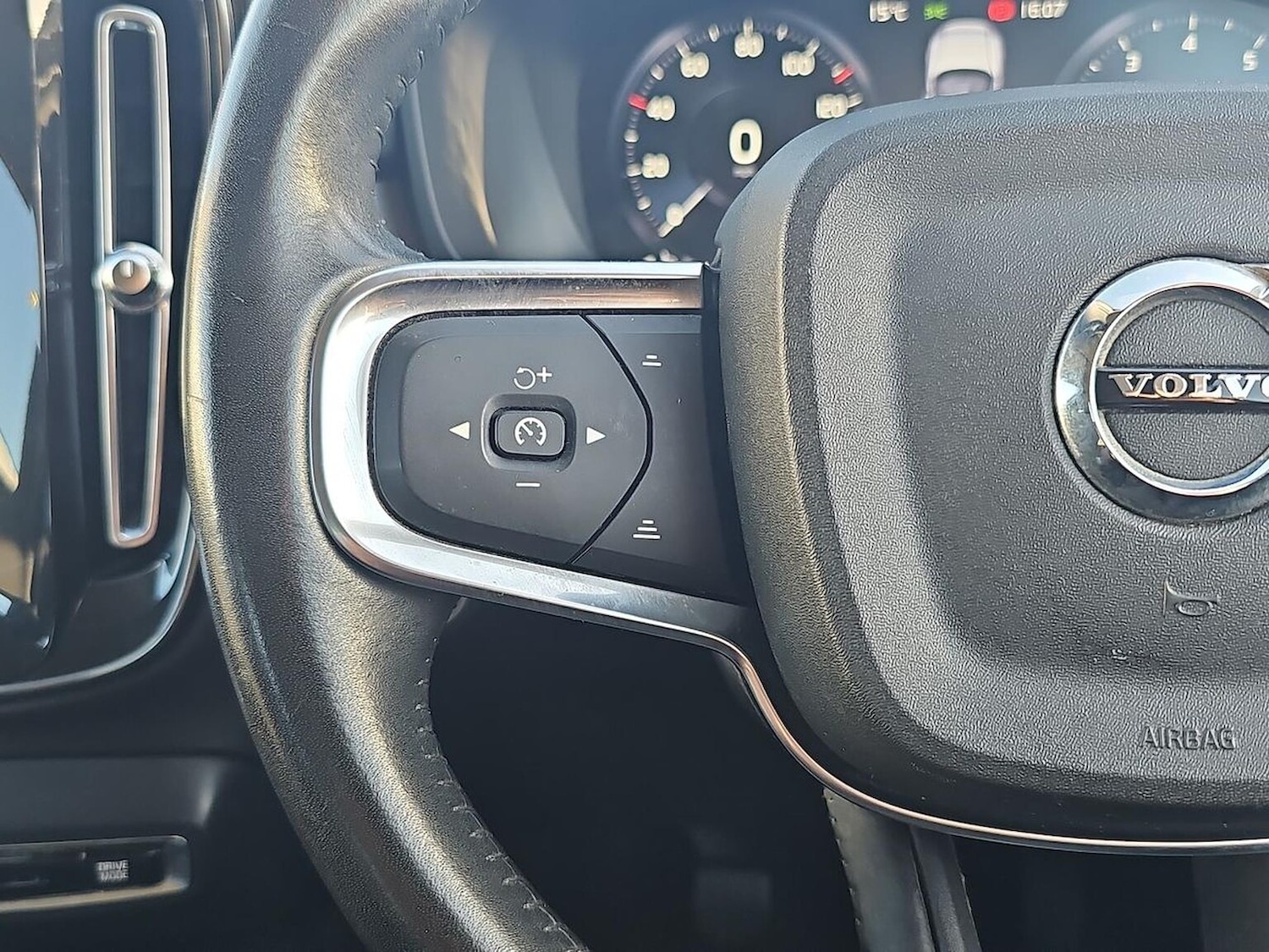 Used Volvo XC40 2020 for sale - 78061064: Photo 25