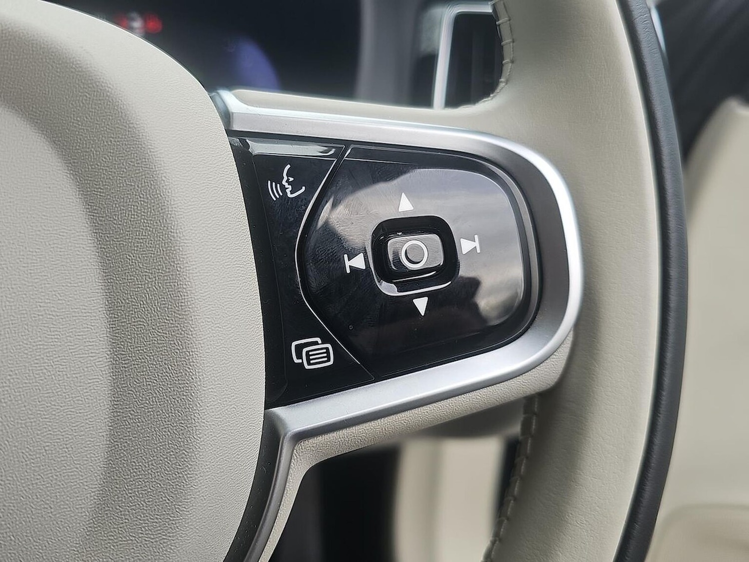 Used Volvo XC60 2025 for sale - 77489678: Photo 25