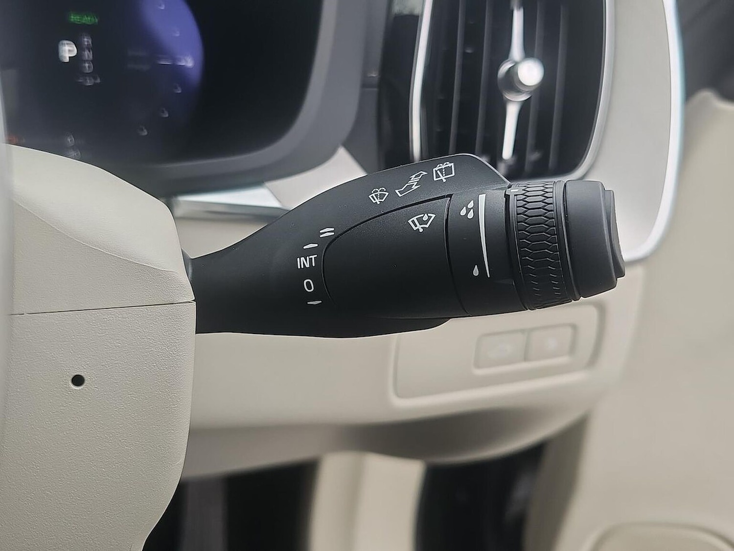 Used Volvo XC60 2025 for sale - 77489678: Photo 27