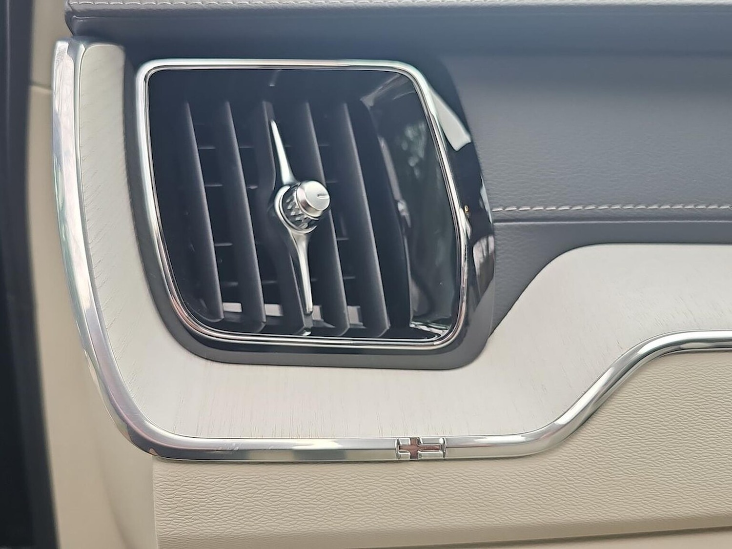 Used Volvo XC60 2025 for sale - 77489678: Photo 43