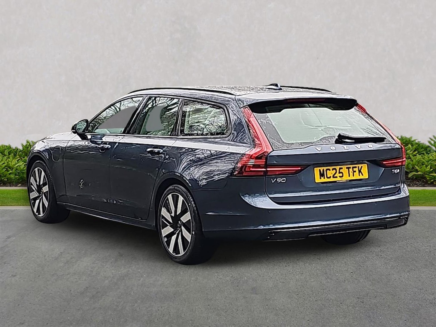 Used Volvo V90 2025 for sale - 78191346: Photo 2