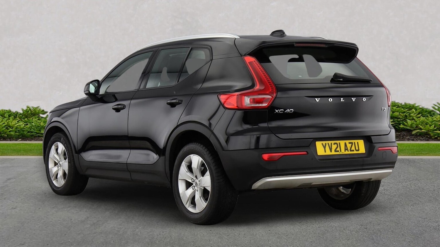 Used Volvo XC40 2021 for sale - 76627997: Photo 2
