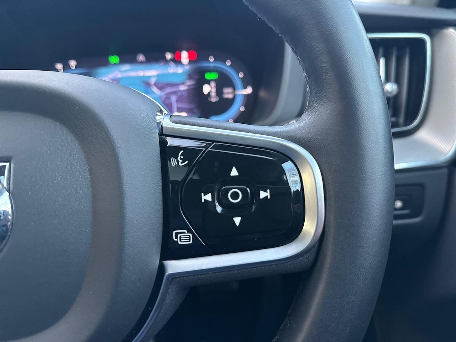 Used Volvo XC60 2023 for sale - 76785176: Photo 22