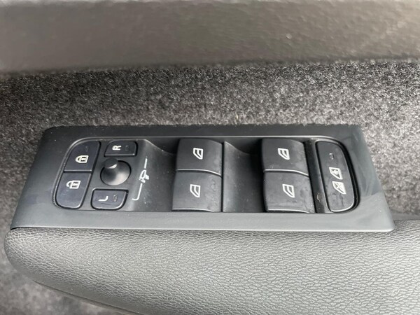 Used Volvo XC40 2023 for sale - 76268328: Photo 21