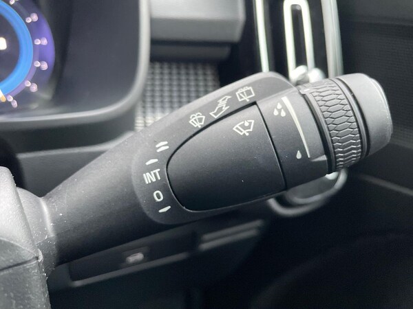 Used Volvo XC40 2023 for sale - 76268328: Photo 28