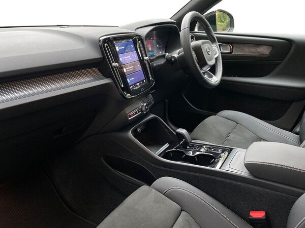 Used Volvo XC40 2023 for sale - 76268328: Photo 7