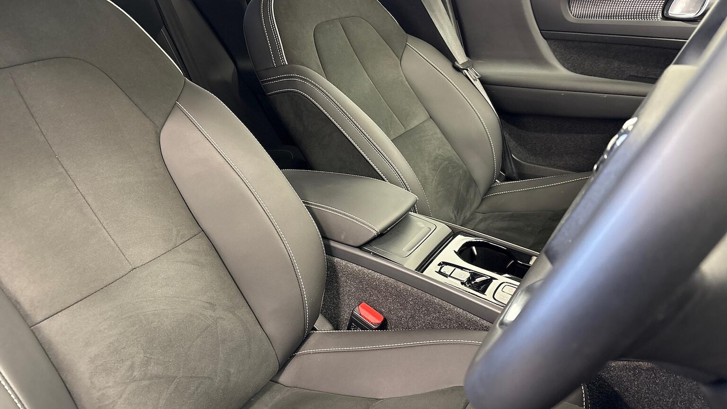 Used Volvo XC40 2025 for sale - 77033457: Photo 35